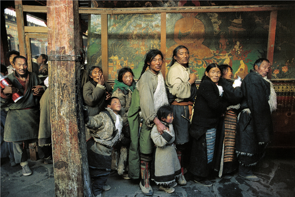 Marc Riboud; Tibet, 1985 ; Lambda Colour Print on Satin Paper; 80 x 120 cm (31 1/2 x 47 1/2 inches); Copyright © Marc Riboud