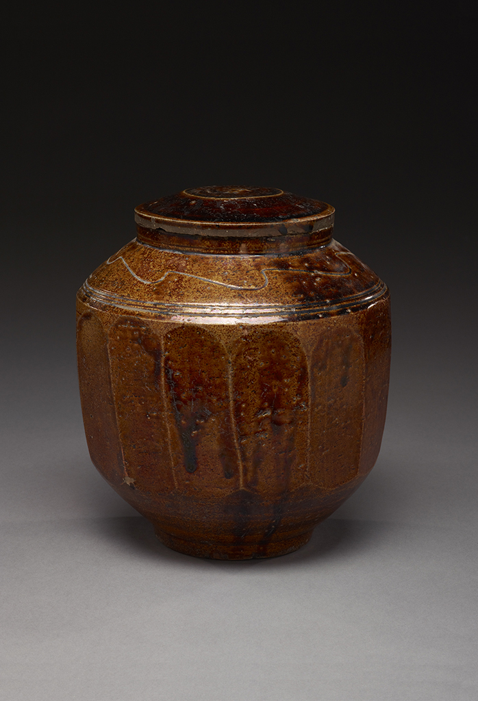 Covered jar with faceted sides Korea